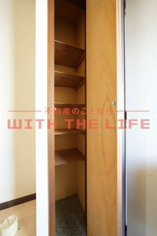 エスプリポート【キャッシュバック対象物件】の玄関|収納もある玄関です