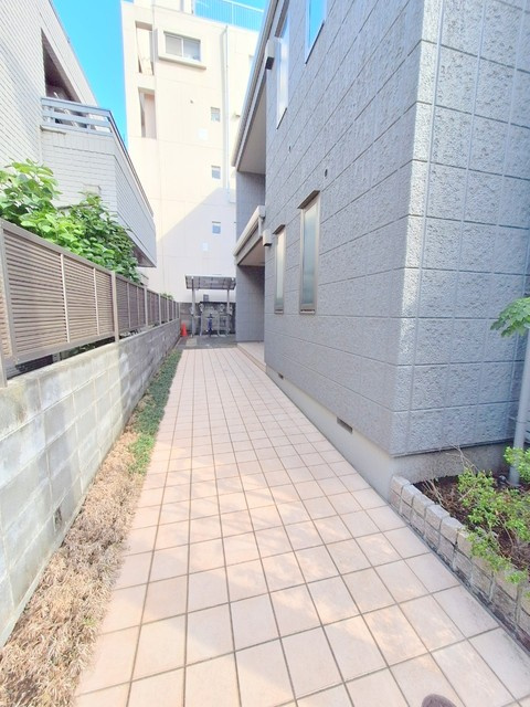 大城メゾンのエントランス