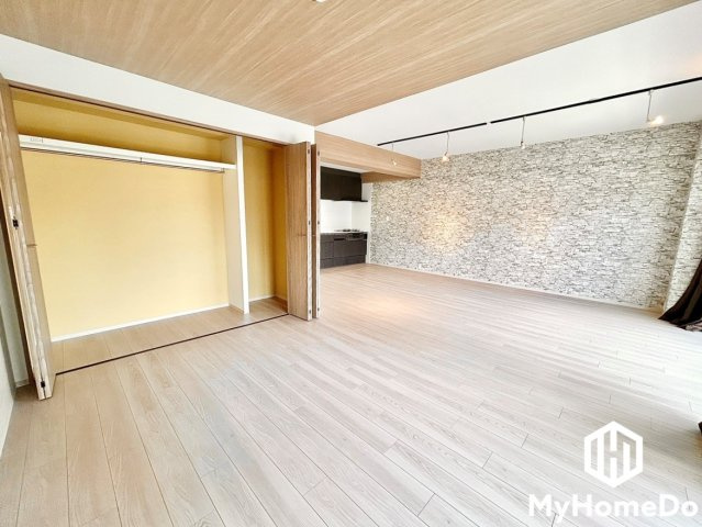 コープ野村織部の居間・リビング