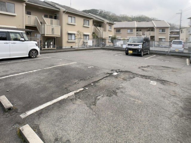 シティーハウス栄　B棟の駐車場