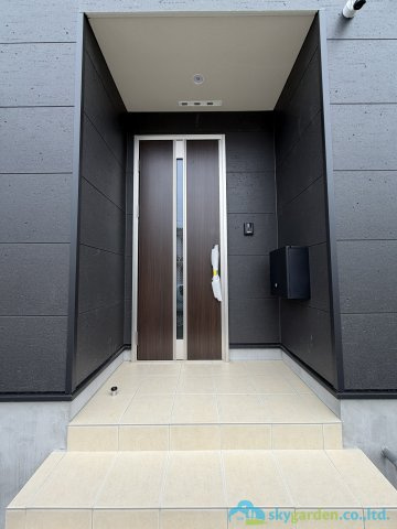 小田原市小船第14　新築戸建　全2棟1号棟の玄関