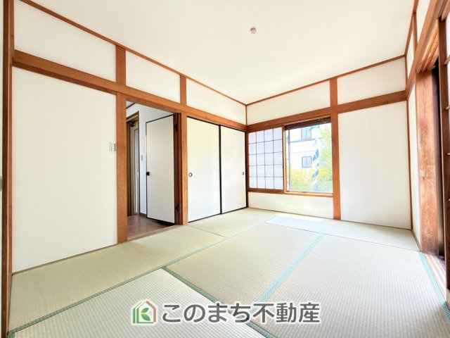 KEM鹿沼市松原1期中古戸建の和室|LDKに隣接しており、シーンに合わせて一体利用も可能です♪お子様のお昼寝スペースやプレイルーム・家事室・客間など、多目的にお使いいただけます。
