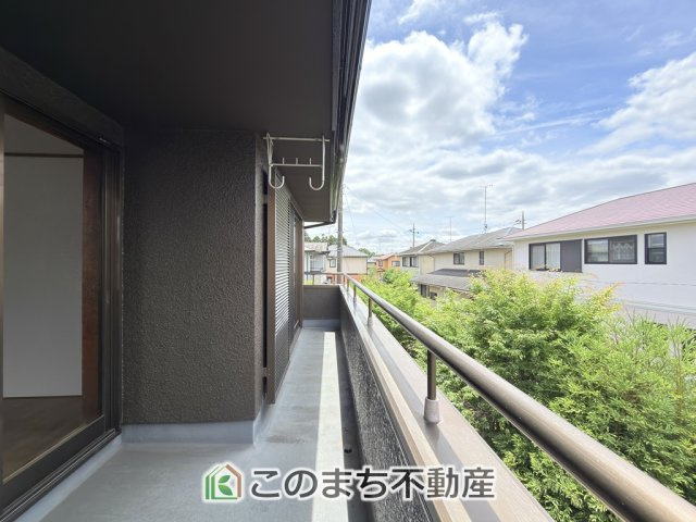 KEM鹿沼市松原1期中古戸建のバルコニー|"南向きバルコニーがございます！
陽当りが確保されておりますので洗濯物も速乾です！"
