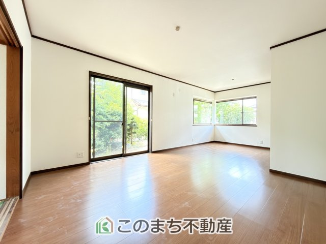 KEM鹿沼市松原1期中古戸建の居間・リビング|開放感のある大きなリビング♪
