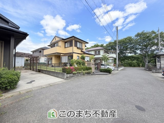KEM鹿沼市松原1期中古戸建の前面道路含む現地写真|前面道路は広々としてます！運転が苦手な方でもお車の出し入れ簡単で安心です☆
