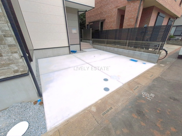 越谷市大字大泊 新築分譲住宅 の駐車場