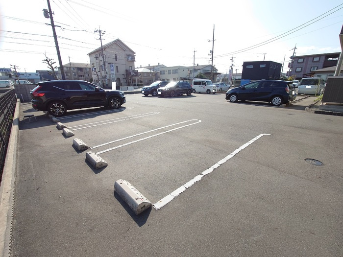 ノール リヴィエール トロワの駐車場