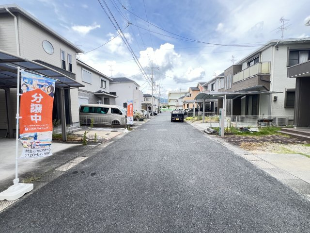 大和高田市曽大根１丁目の前面道路含む現地写真