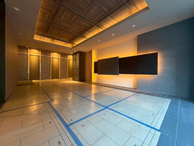 Louis Residence弁天町のロビー