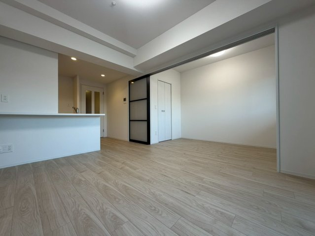 Louis Residence弁天町の居間・リビング