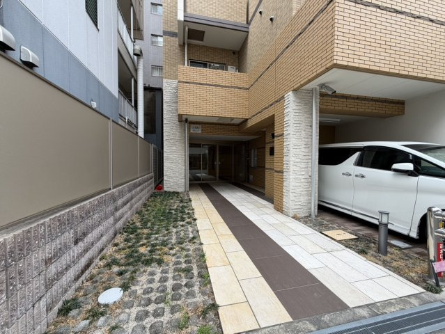 トモ南堀江のエントランス