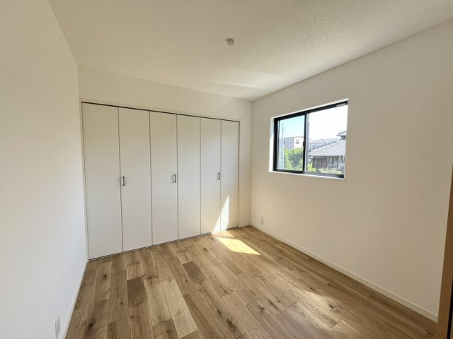 松崎町戸建の洋室