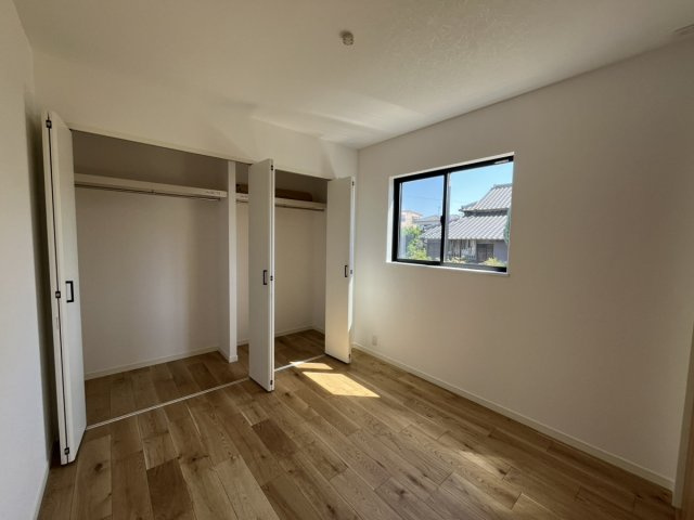松崎町戸建の洋室