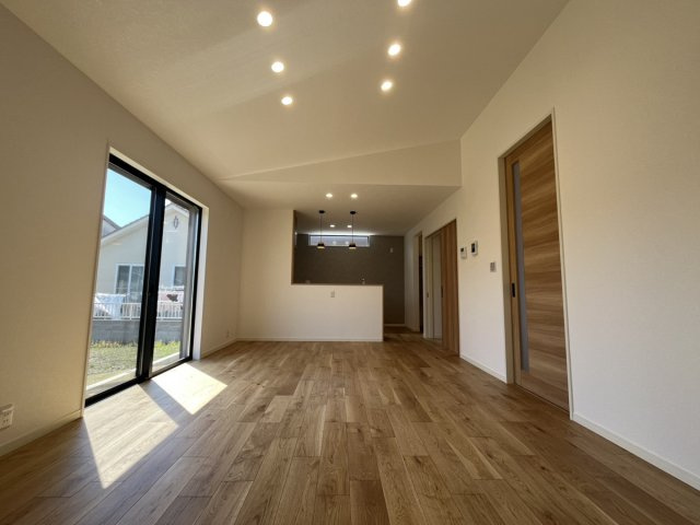 松崎町戸建の居間・リビング