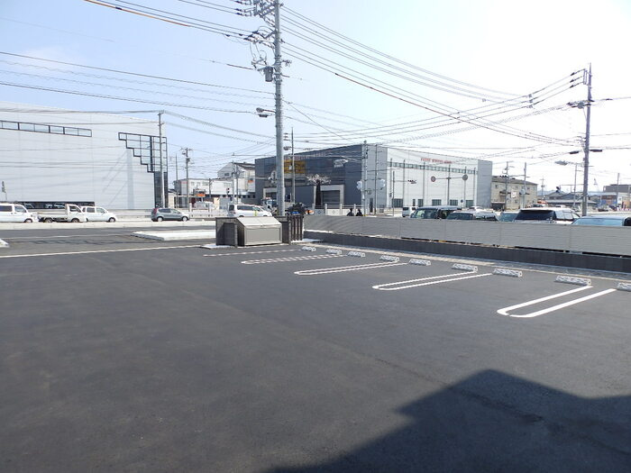 プレンティー曙の駐車場
