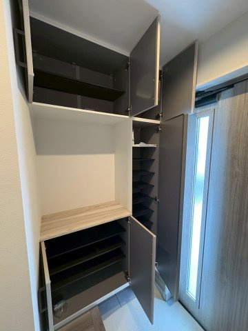 垂水区塩屋町５丁目　新築戸建ての玄関|シンプルで使いやすい玄関です