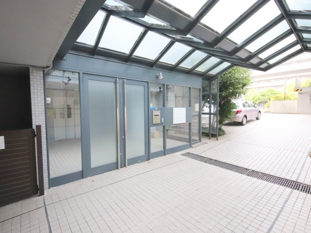 ライフコート萩の台のエントランス