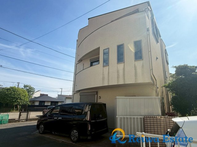 中古戸建　茅ヶ崎市本村2丁目の外観|閑静な住宅地に堂々と佇む家。