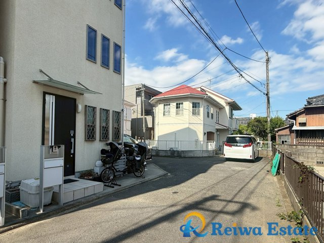 中古戸建　茅ヶ崎市本村2丁目の前面道路含む現地写真