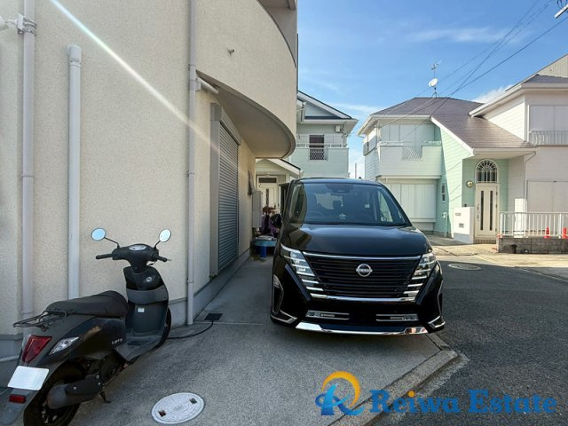中古戸建　茅ヶ崎市本村2丁目の駐車場|お車を所有される方に嬉しいカースペース。