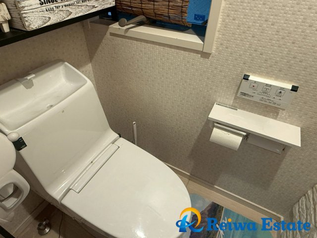 中古戸建　茅ヶ崎市本村2丁目のトイレ|小窓を設置する事により明るく、通気性の良いトイレです♪
