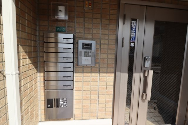 メゾンソレイユ　B棟のエントランス