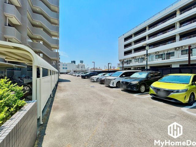サンマンションアトレ志賀本通の駐車場