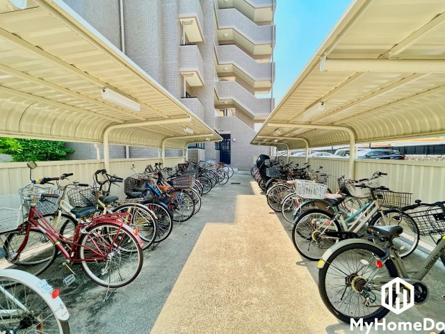 サンマンションアトレ志賀本通の駐輪場