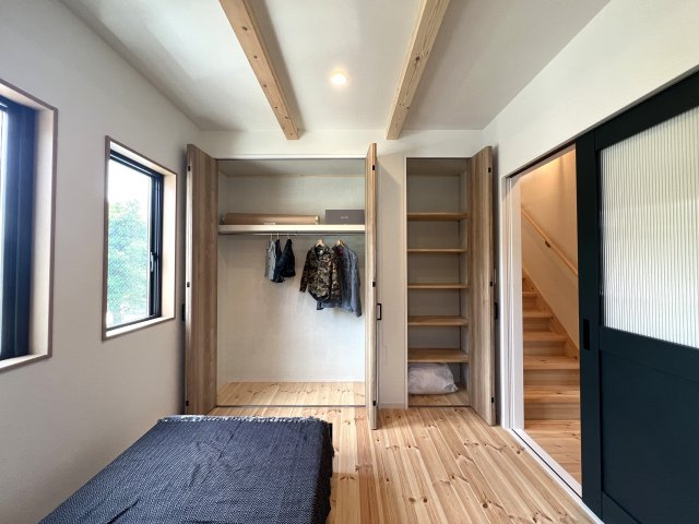 秘密基地のようなお部屋とアウトドアストッカーのあるお家◎ステップフロアで魅せるログハウスのような温かみのある新築戸建できました☆な【相模原市中央区上溝】の玄関