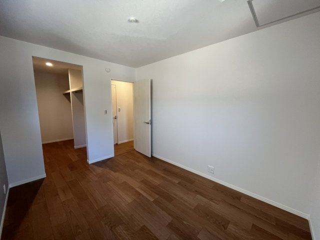 松崎町戸建の洋室