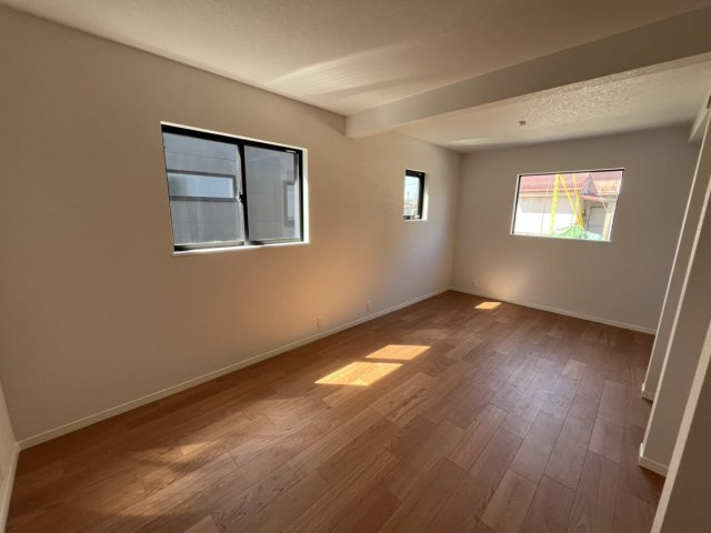 松崎町戸建の洋室