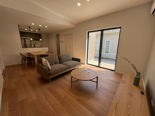 松崎町戸建の居間・リビング