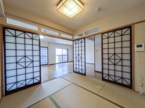 マンション猪野ハイツの和室|障子のデザインがアクセントになっています。
