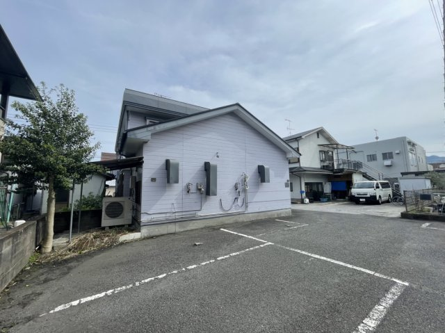姶良市宮島町住宅付店舗の駐車場|敷地内駐車場の様子です。