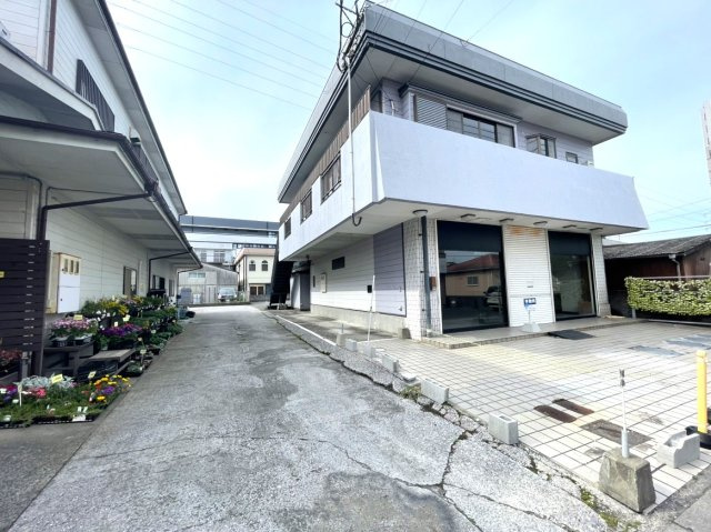姶良市宮島町住宅付店舗の外観