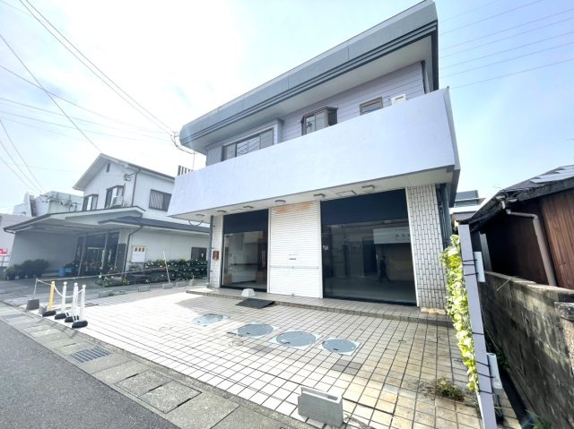 姶良市宮島町住宅付店舗の外観