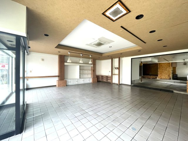 姶良市宮島町住宅付店舗のその他|1階店舗部分の様子です。