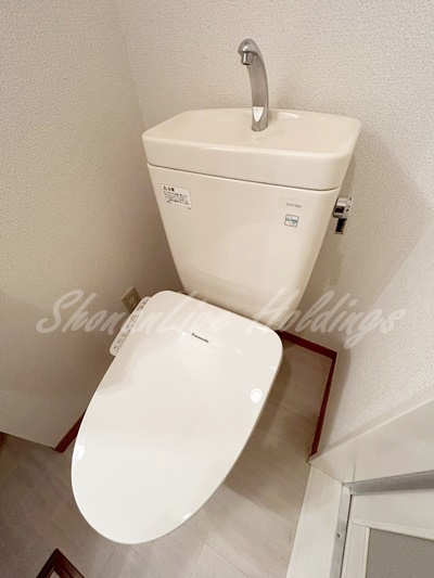 横浜市戸塚区名瀬町のアパートのトイレ