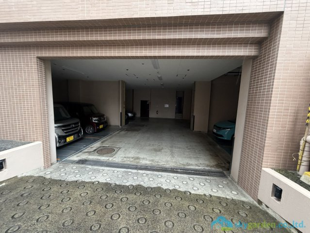 ナイスアーバン湘南平塚明石町の駐車場