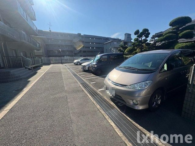 グリーン平尾の駐車場|カースペースがあります
