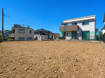 【外観】 | ◆南区六ツ川２丁目　売地◆ | ◆爽やかな青空の下に贅沢なほどに降り注ぐ陽光、豊かな居住性と、クオリティが見事に調和した住空間は、住まうことの喜びを感じさせてくれます。ゆとりある広い敷地で開放的なお住まいです。