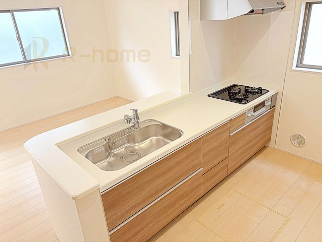 第1取手市ゆめみ野　新築戸建て　1号棟のキッチン|料理をしながら家族とコミュニケーションが取れる対面式システムキッチン。