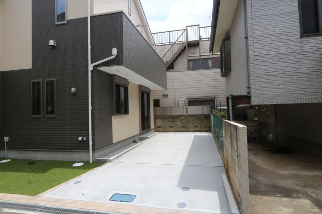 国分寺市西恋ヶ窪４丁目の外観|2階にリビングを設置することで道路や外からの視線が届きにくい、プライバシー性の高いリビングでゆっくりと寛ぐことができます。