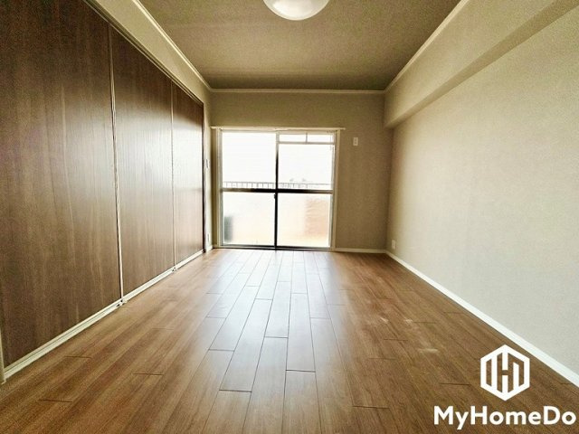 シーダ福徳の洋室|バルコニーにつながるお部屋で、通風・陽当たり良好。