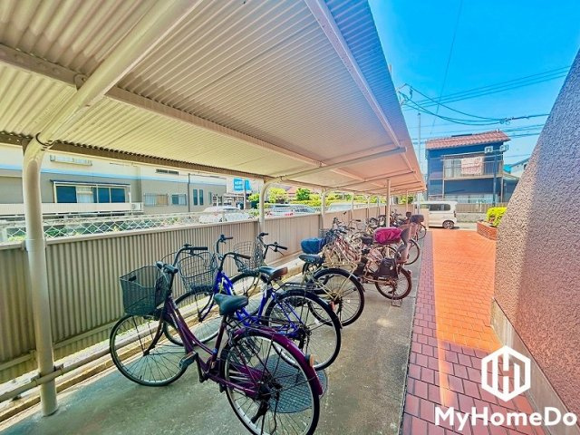 シーダ福徳の駐輪場|屋根付きなので、雨や風、直射日光から自転車を守ることができます。