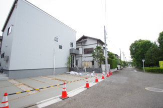 【前面道路含む現地写真】