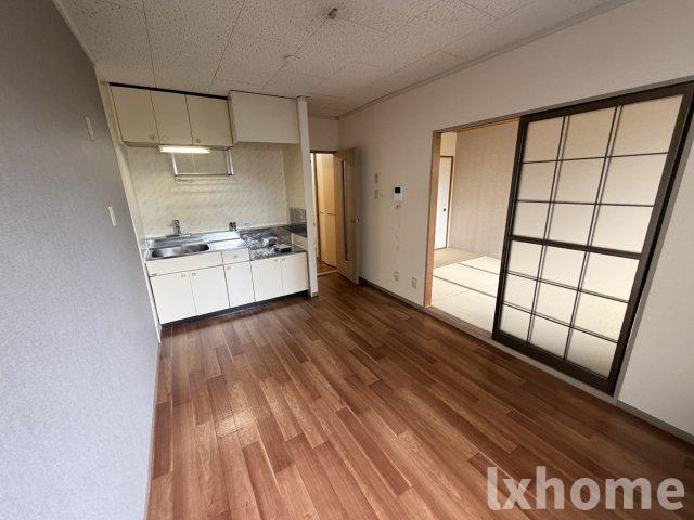ノイハイツの居間・リビング|こちらのリビングで趣味の時間をお楽しみください