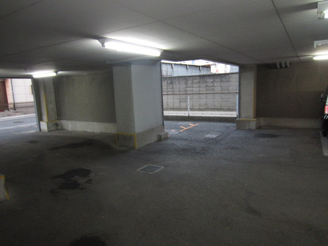 【駐車場】