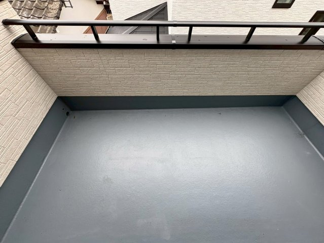 「独立洗面設計」高知市東城山町1号棟　新築一戸建てのバルコニー|十分な広さを確保した設計。洗濯物や布団を一度にたくさん干すことができます。