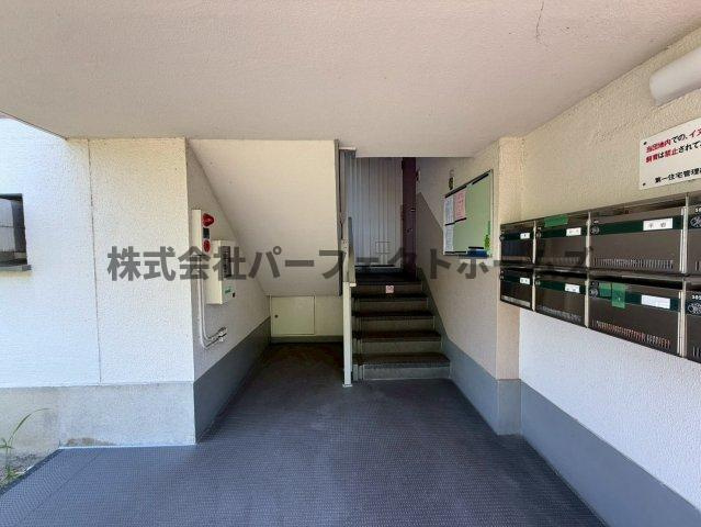 釈尊寺第一住宅5号棟のエントランス|エントランスです